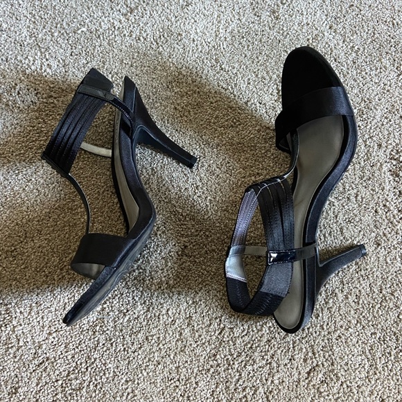 Kenneth Cole Reaction Black Kitten Heels - Picture 2 of 4